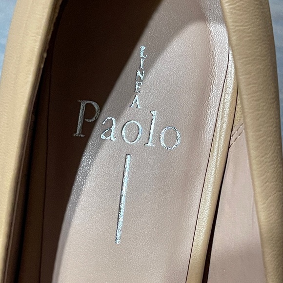 Linda Paolo tan heels with floral leather appliqué - Picture 9 of 9